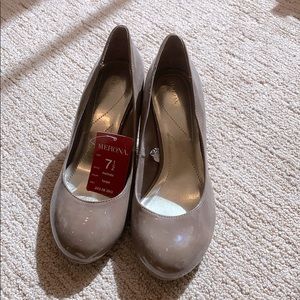 NWT Merona round toe wedge pump heel